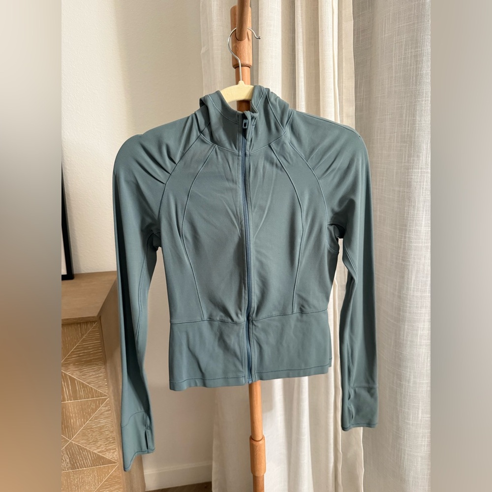 Lululemon slim fit athletic jacket, teal size 4